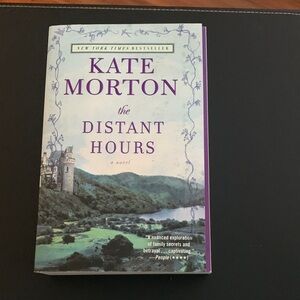 Kate Morton Paperback - The Distant Hours Novel